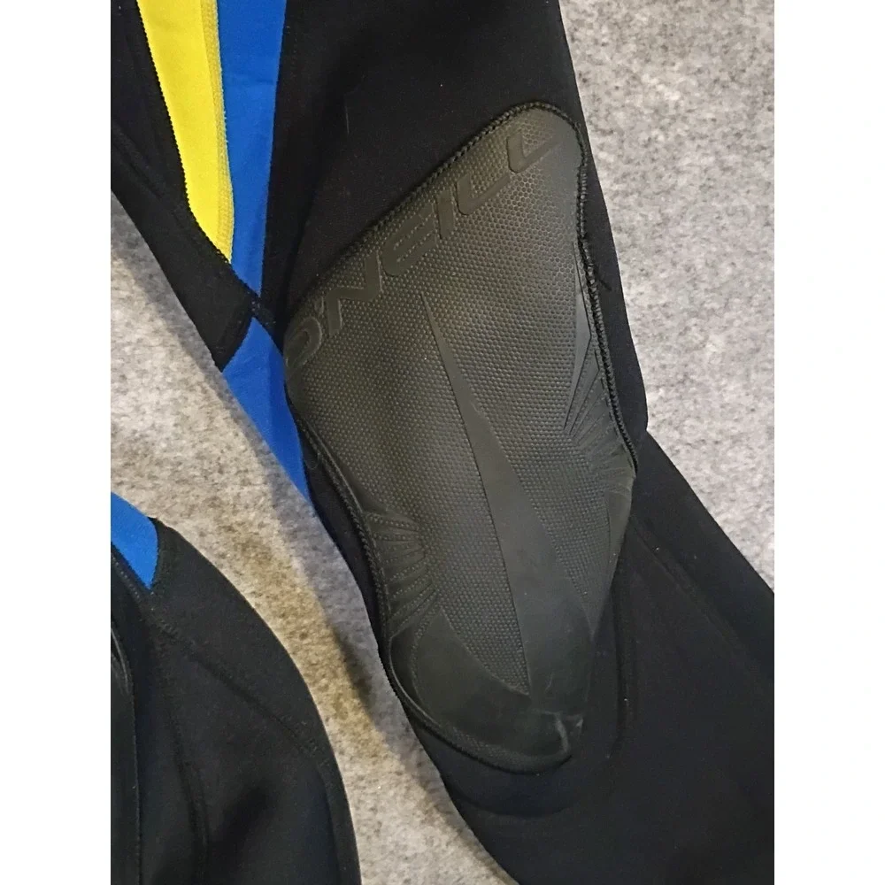 O'Neill Youth Size 8 3mm Flexible Warm Wetsuit #0447 Neoprene Knee Pads